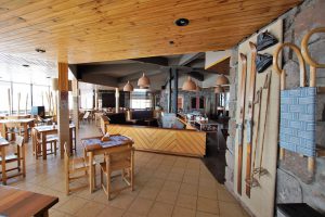 Restaurant con ambiente rústico y familiar